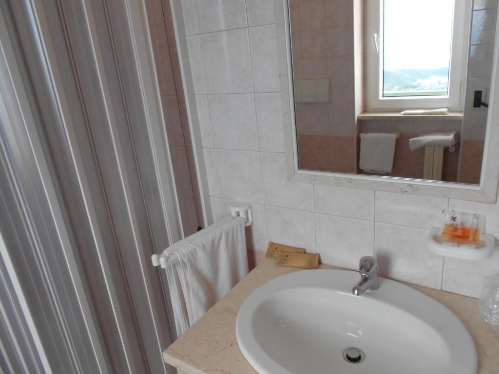 Hotel Santangelo Monte SantʼAngelo Pokoj fotografie