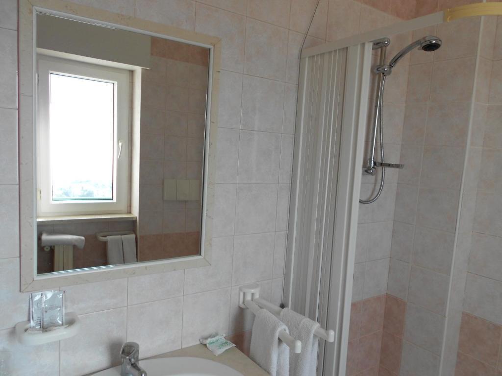Hotel Santangelo Monte SantʼAngelo Pokoj fotografie